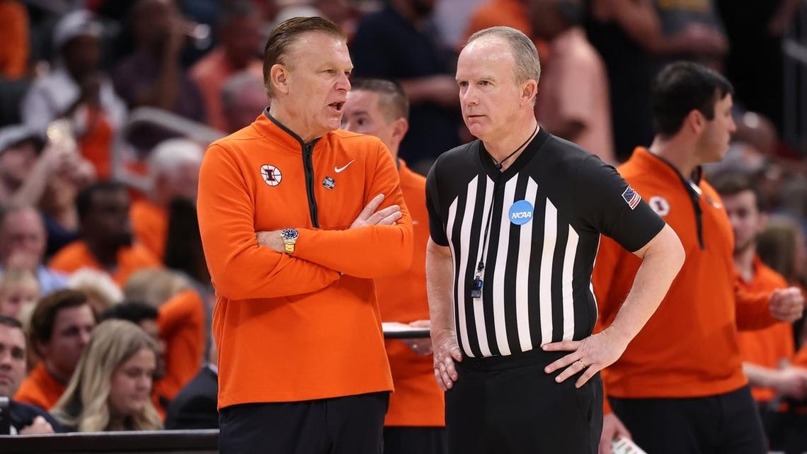 Iowa-Illinois interrupted for 11 minutes due to horn 