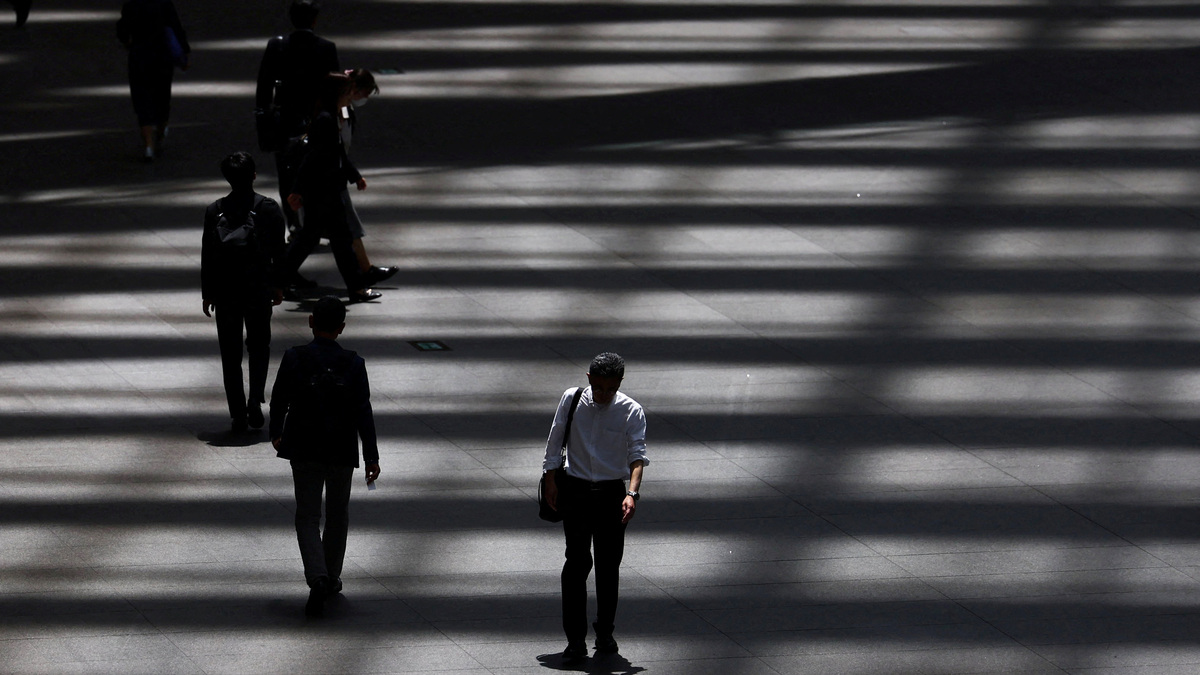 FILE PHOTO: People walk through a convention hall in Tokyo, Japan, May 15, 2025.  REUTERS/Issei Kato/File Photo
