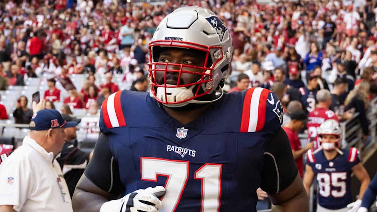  Dec 15, 2024; Glendale, Arizona, USA; New England Patriots offensive tackle Mike Onwenu (71) against the Arizona Cardinals at State Farm Stadium. Mandatory Credit: Mark J. Rebilas-Imagn Images | Mark J. Rebilas-Imagn Images 
