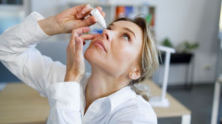 Get Relief From Burning Eyes With 4 Doctor-Backed Home Remedies