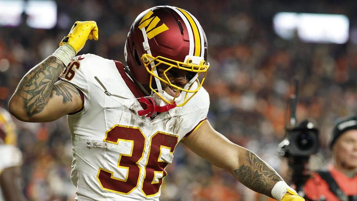  Washington Commanders running back Chris Rodriguez Jr. (36) celebrates after scoring a touchdown against the Denver Broncos in the second quarter at Northwest Stadium. Mandatory Credit: Geoff Burke-Imagn Images | Geoff Burke-Imagn Images 