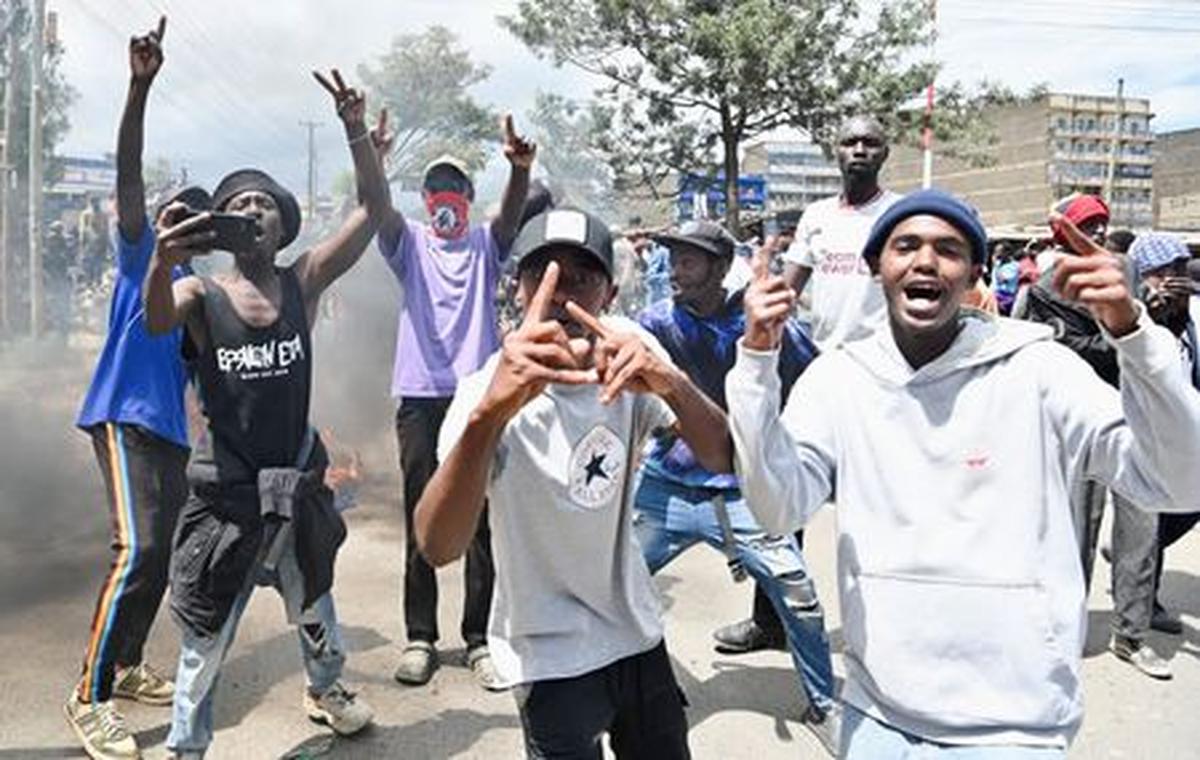 Demonstrators participate during a protest against a U.S.-backed Ebola quarantine plan on the establishment of a 50-bed facility at a Kenyan air force base that was intended to host Americans exposed to Ebola, in Nanyuki town, in Laikipia County, Kenya June 1, 2026. REUTERS/John Muchucha