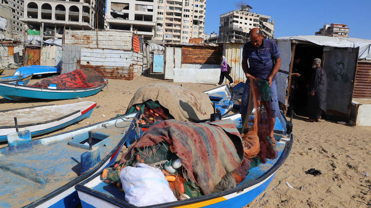 A Palestinian fisherman checks his net on the beach in Gaza City, June 3, 2026. REUTERS/Ebrahim Hajjaj