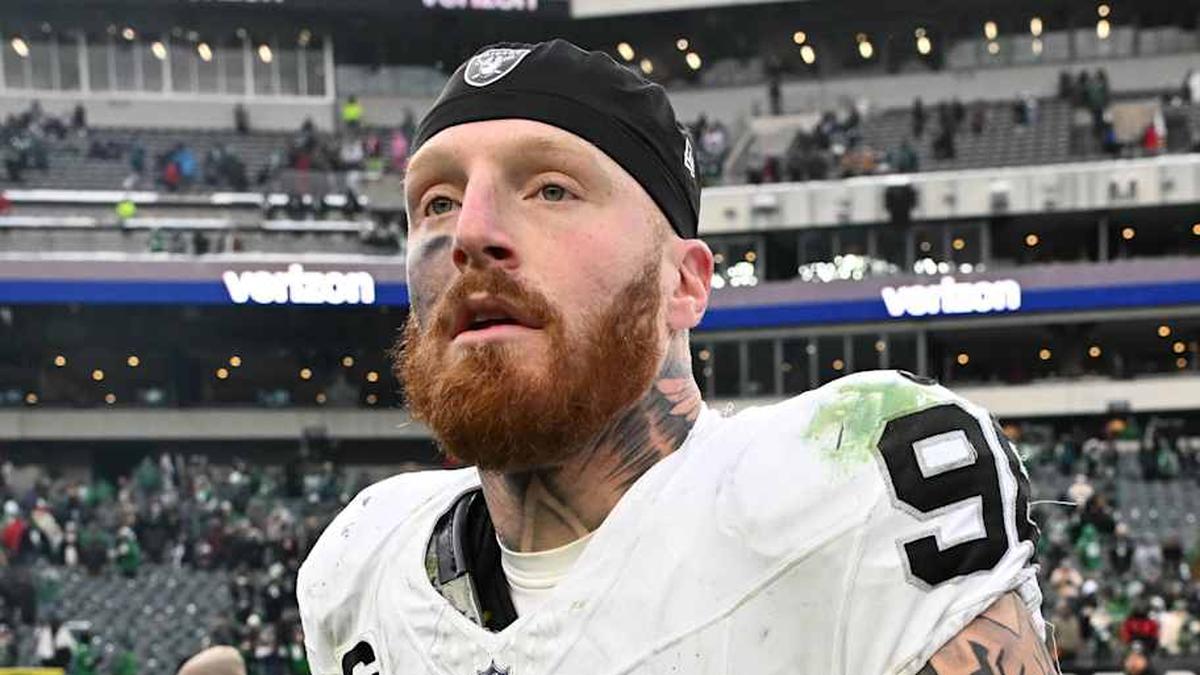  Dec 14, 2025; Philadelphia, Pennsylvania, USA; Las Vegas Raiders defensive end Maxx Crosby (98) on the field after loss to the Philadelphia Eagles at Lincoln Financial Field. Mandatory Credit: Eric Hartline-Imagn Images | Eric Hartline-Imagn Images 