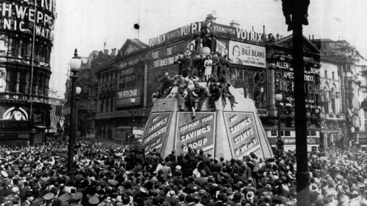 People jam Piccadilly Circus during celebration of V-E Day on May 8, 1945, in London. UPI File Photo