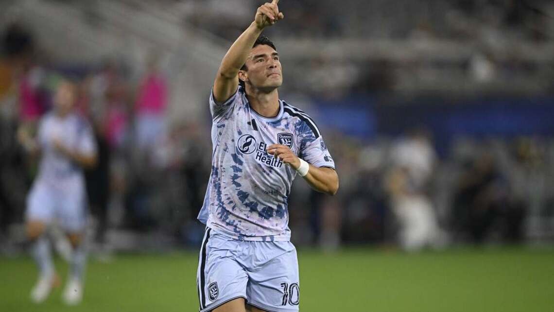 Earthquakes erupt early, hold on to beat San Diego 