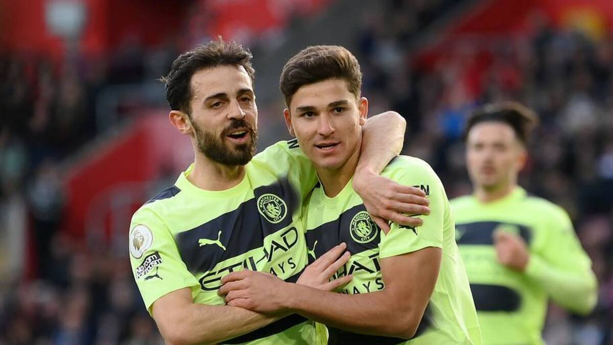  Bernardo Silva (left) and Julián Alvarez are high on Barcelona's transfer shortlist. | Mike Hewitt/Getty Images 
