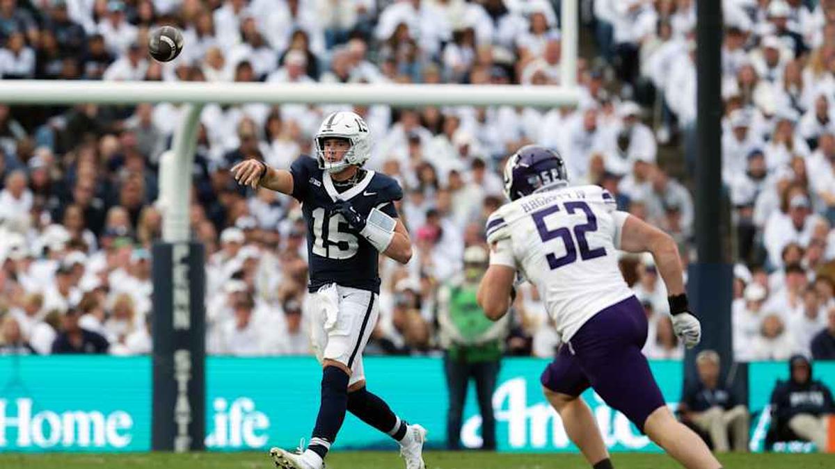 Oct 11, 2025; University Park, Pennsylvania, USA; Penn State Nittany Lions quarterback Drew Allar (15) throws a pass on the run during the third quarter against the Northwestern Wildcats at Beaver Stadium. Mandatory Credit: Matthew O'Haren-Imagn Images | Matthew O'Haren-Imagn Images 