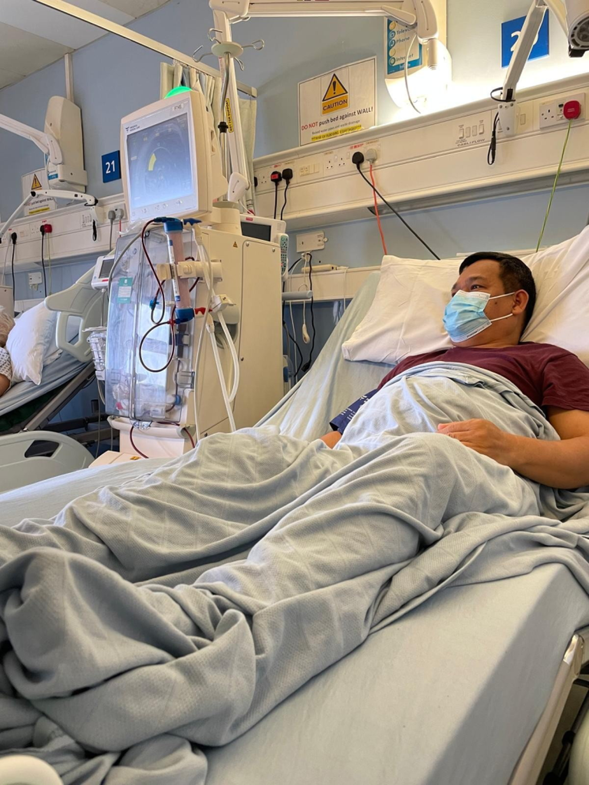  Cesar in the hospital. (St George's Hospital via SWNS) 