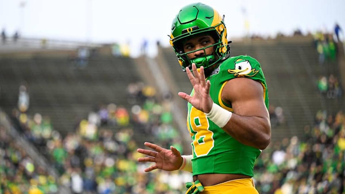  Oregon Ducks tight end Kenyon Sadiq (18) looks on before the game against the James Madison Dukes at Autzen Stadium. Mandatory Credit: Troy Wayrynen-Imagn Images | Troy Wayrynen-Imagn Images 