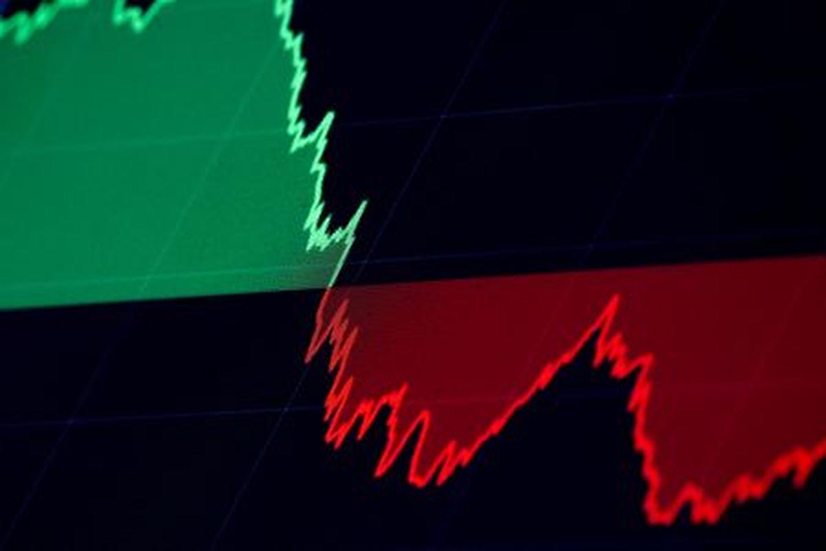FILE PHOTO: A graphic on a screen tracks the Dow Jones Industrial Average on the floor at the New York Stock Exchange (NYSE) in New York City, U.S., November 20, 2025.  REUTERS/Brendan McDermid/File Photo