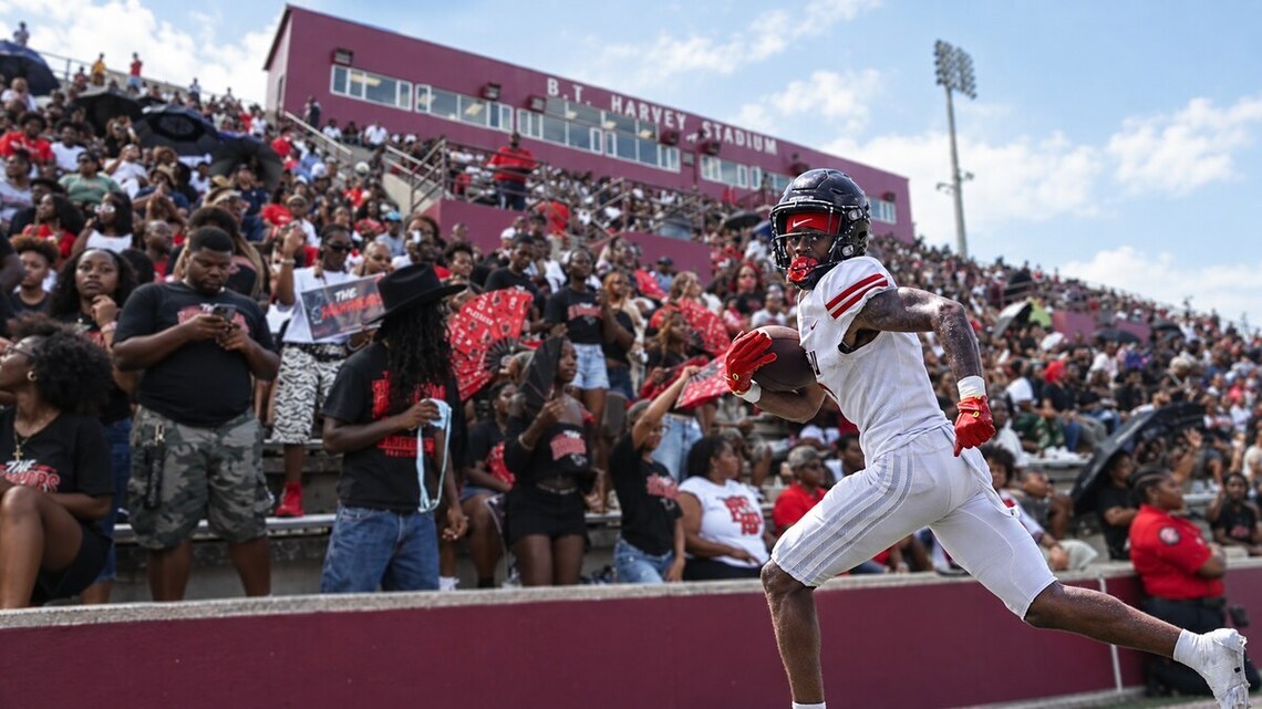Atlanta HBCU rivalry matchup draws big early-season crowd 