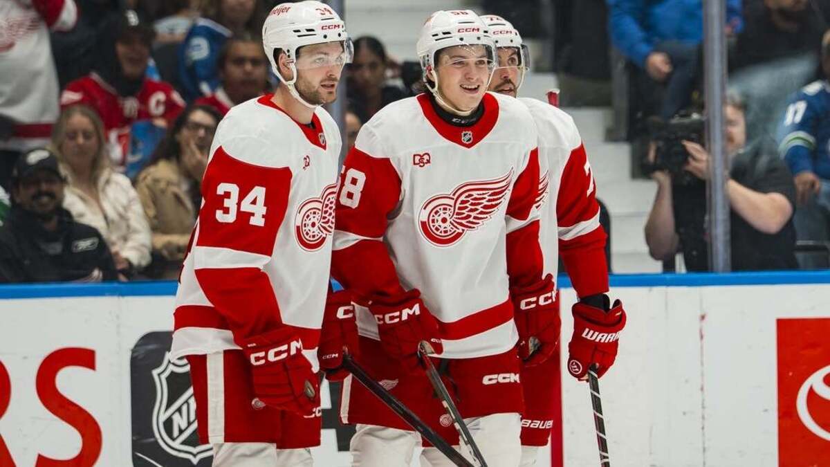 Red Wings look to extend dominance over Flames | Miami Herald