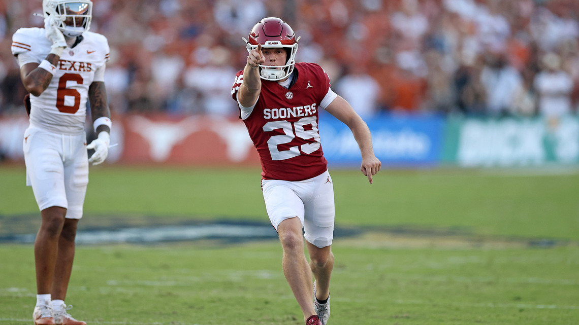 Late field goal gives Oklahoma shocking upset of No. 1 Texas