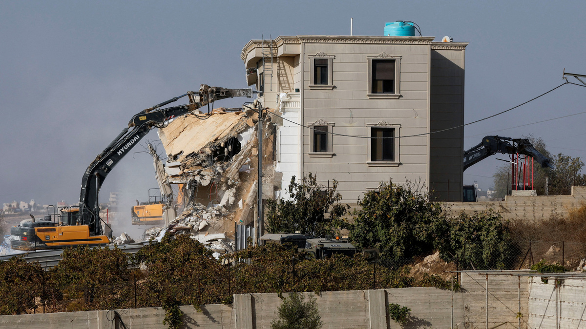 Palestinian gunmen kill two Israeli soldiers; Israel threatens new West ...
