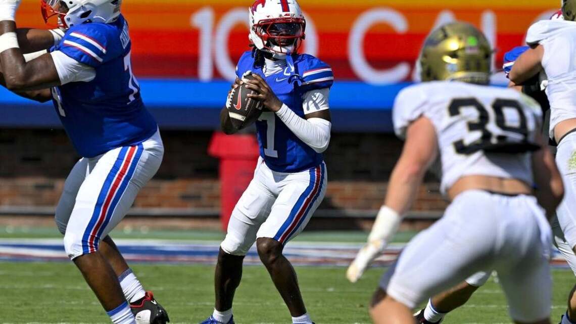 Kevin Jennings throws 5 TDs in first half as No. 17 SMU rolls UC Davis 