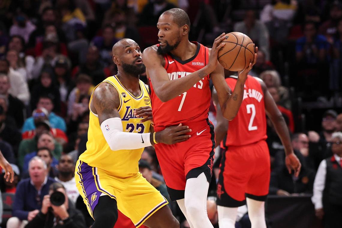  Los Angeles Lakers forward LeBron James (23) defends against Houston Rockets forward Kevin Durant (7). 