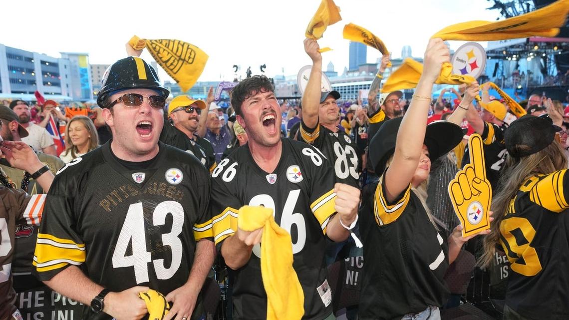 Pittsburgh sets Day 1 NFL draft attendance mark at 320,000 