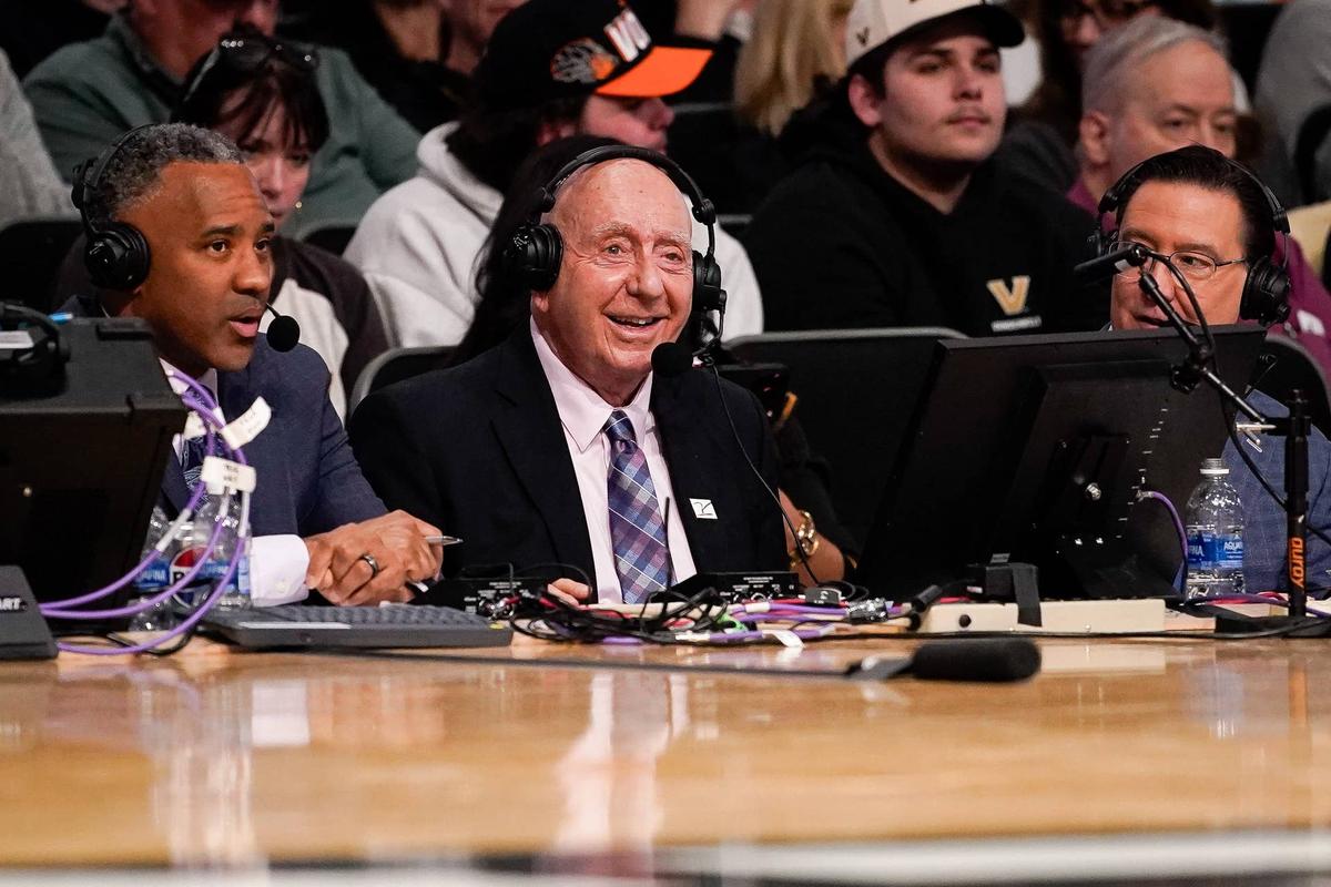  Dick Vitale broadcasts during the second half of a game between Vanderbilt and Tennessee ANDREW NELLES / THE TENNESSEAN / USA TODAY NETWORK via Imagn Images