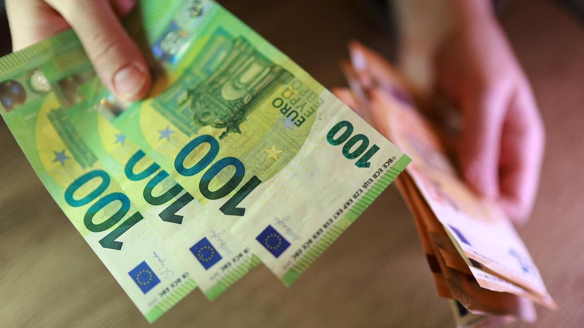Euro awaits ECB rate hike, dollar muted