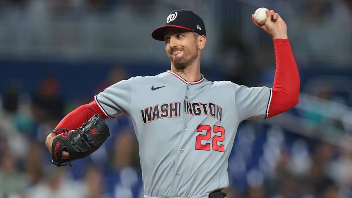  May 8, 2026; Miami, Florida, USA; Washington Nationals starting pitcher Foster Griffin (22) delivers a pitch against the Miami Marlins during the first inning at loanDepot Park. | Sam Navarro-Imagn Images 