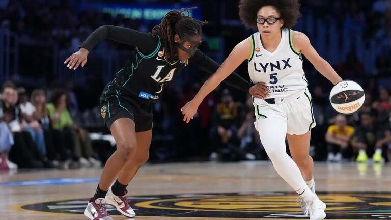 Olivia Miles' record-setting night boosts Lynx over Sparks 