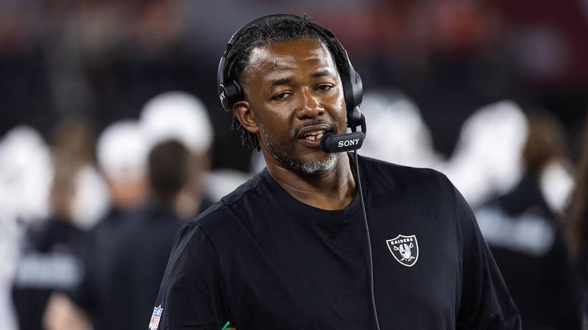  Aug 23, 2025; Glendale, Arizona, USA; Las Vegas Raiders defensive coordinator Patrick Graham against the Arizona Cardinals during a preseason NFL game at State Farm Stadium. Mandatory Credit: Mark J. Rebilas-Imagn Images | Mark J. Rebilas-Imagn Images 