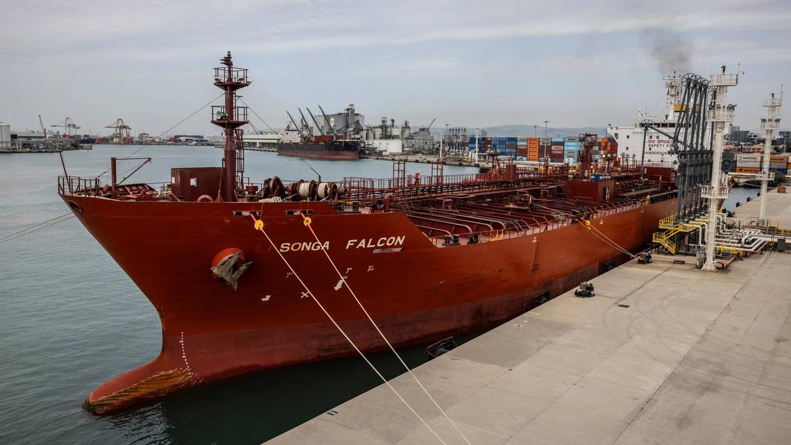 Louis Navellier says oil price drop creates buy opportunity 