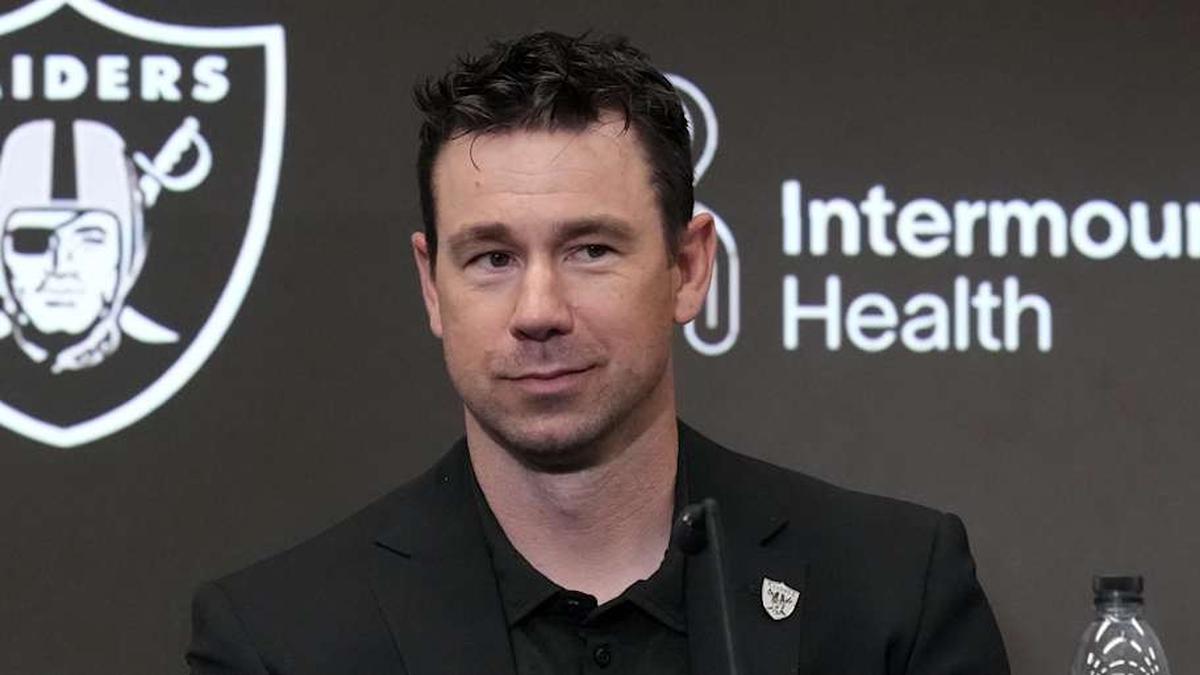  Apr 24, 2026; Henderson, NV, USA; Las Vegas Raiders coach Klint Kubiak at press conference at Intermountain Health Performance Center. Mandatory Credit: Kirby Lee-Imagn Images | Kirby Lee-Imagn Images 