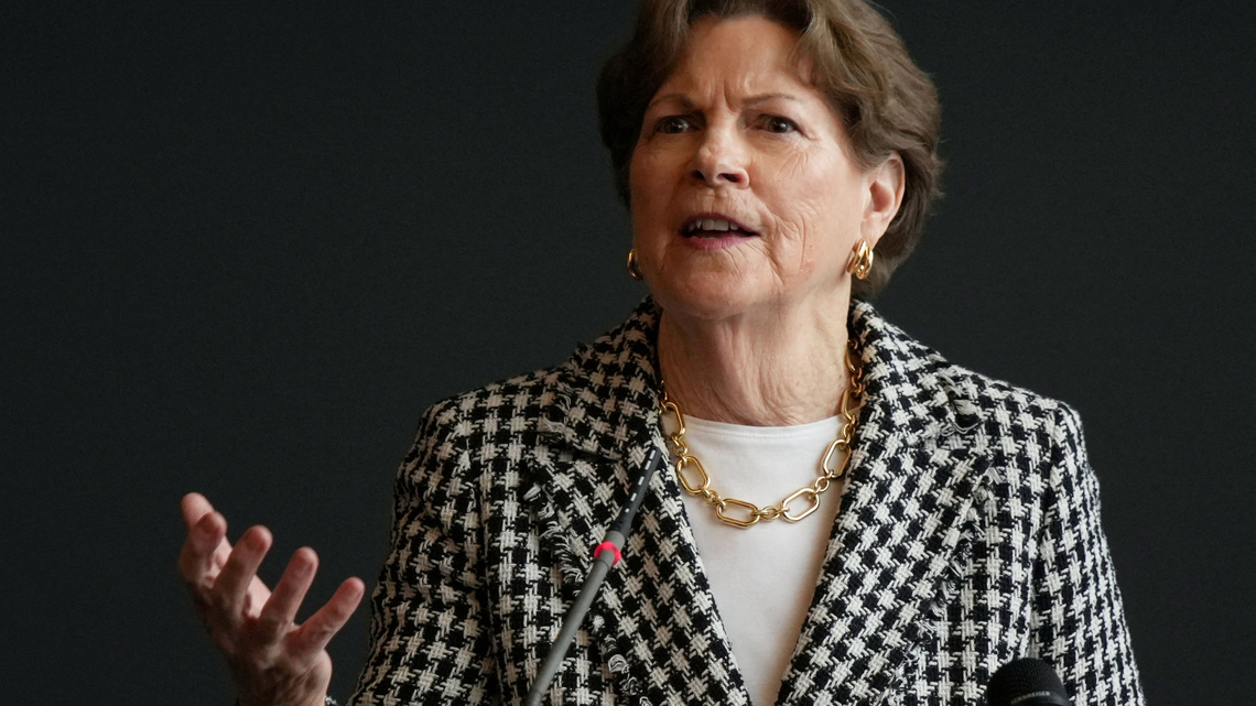 US senators at airshow to reassure foreign defense contractors, urge tariff-free trade 