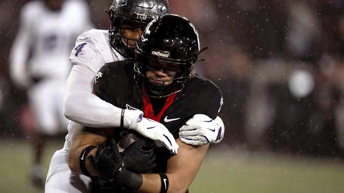  Nov 30, 2024; Cincinnati, Ohio, USA; TCU Horned Frogs linebacker Namdi Obiazor (4) tackles Cincinnati Bearcats tight end Joe Royer (11) in the third quarter at Nippert Stadium. Mandatory Credit: Albert Cesare/USA TODAY Network via Imagn Images | Albert Cesare/USA TODAY Network via Imagn Images 