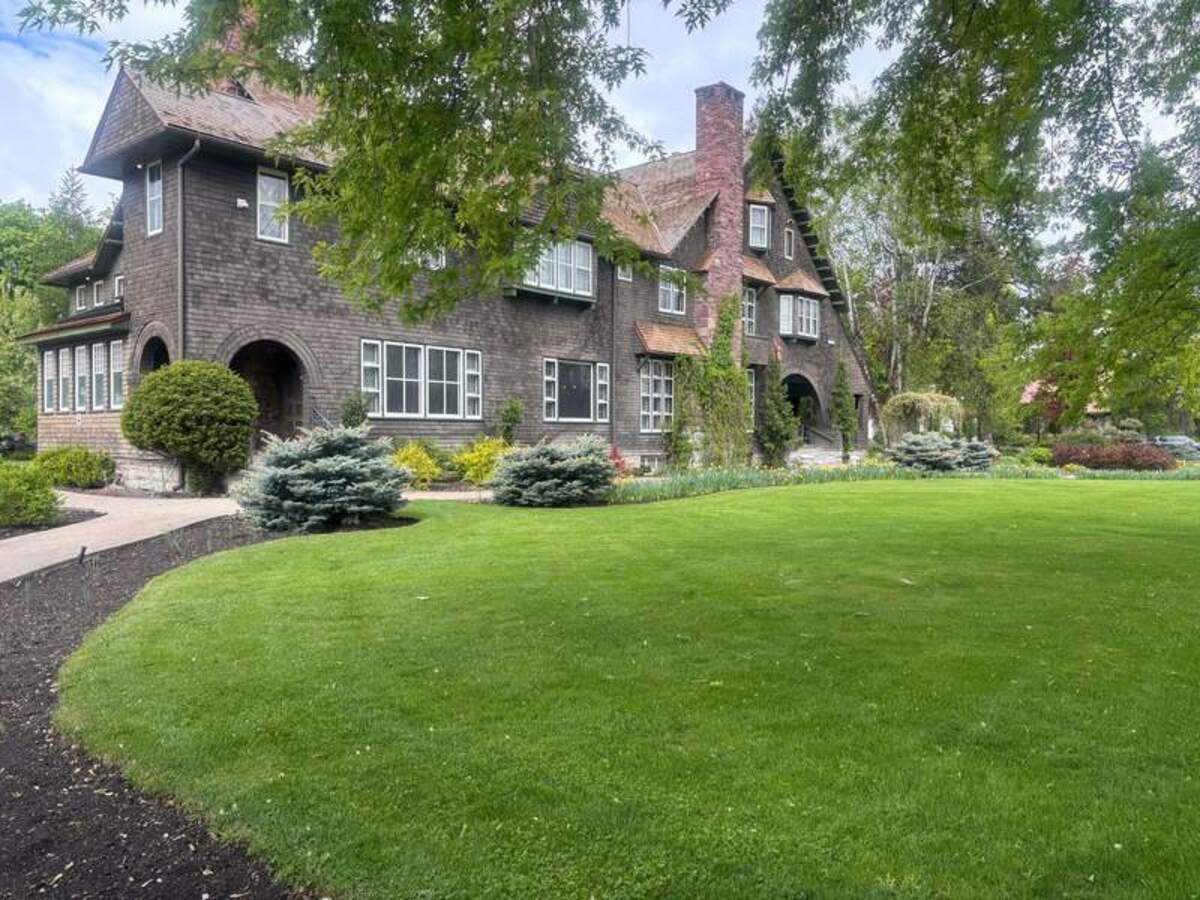  Walk to the Conrad Mansion Museum from downtown Kalispell. Photo creit: Judy Antell 