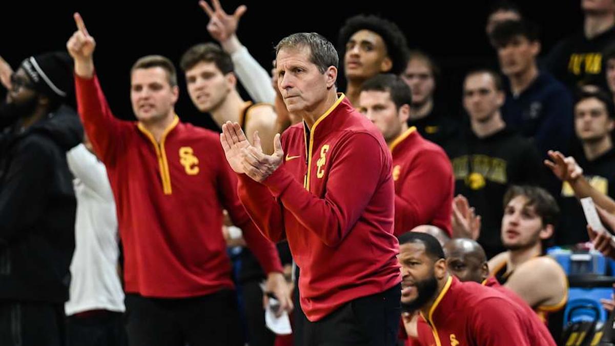  Jan 28, 2026; Iowa City, Iowa, USA; Southern California Trojans head coach Eric Musselman reacts during the first half against the Iowa Hawkeyes at Carver-Hawkeye Arena. Mandatory Credit: Jeffrey Becker-Imagn Images | Jeffrey Becker-Imagn Images 