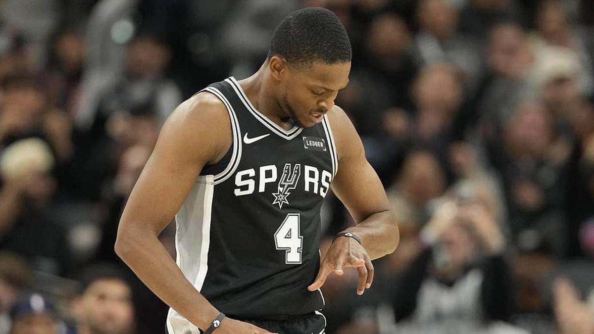  De'Aaron Fox has struggled with an ankle injury in the playoffs, but he can still bring the scoring pop the Spurs may need | Scott Wachter-Imagn Images 