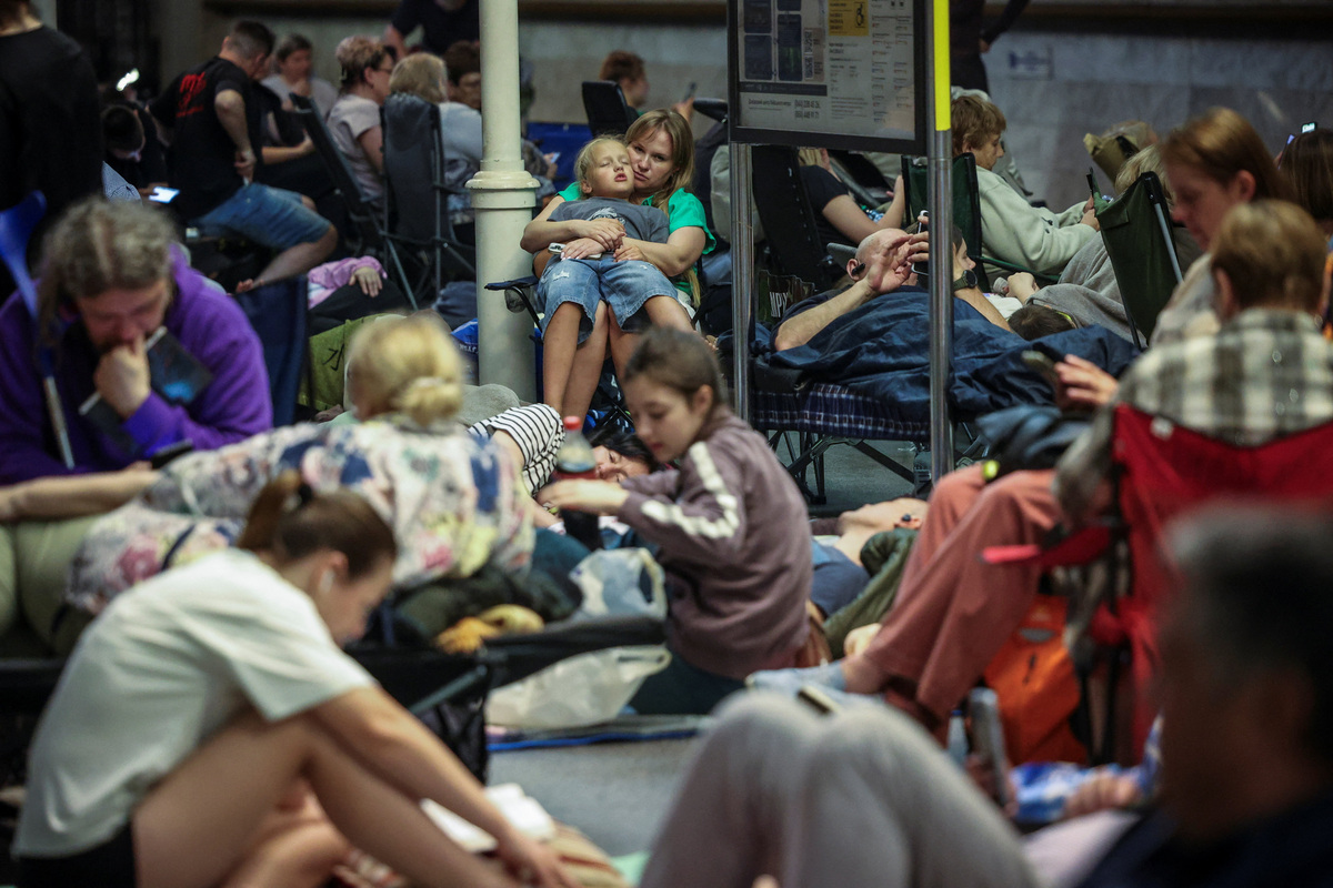 People take shelter inside a metro station during an overnight Russian missile and drone strike, amid Russia's attack on Ukraine, in Kyiv, Ukraine, July 1, 2026. REUTERS/Alina Smutko
