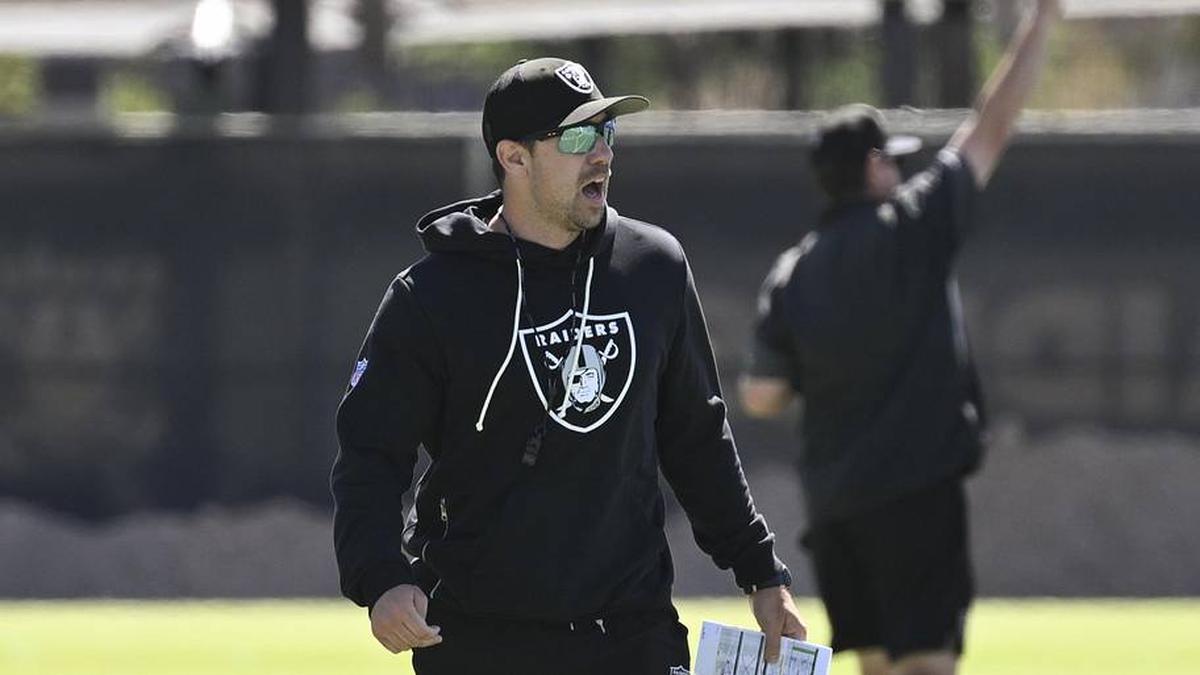  May 28, 2026; Henderson, NV, USA; Las Vegas Raiders head coach Klint Kubiak looks on during organized team activities at Intermountain Health Performance Center. Mandatory Credit: Candice Ward-Imagn Images | Candice Ward-Imagn Images 