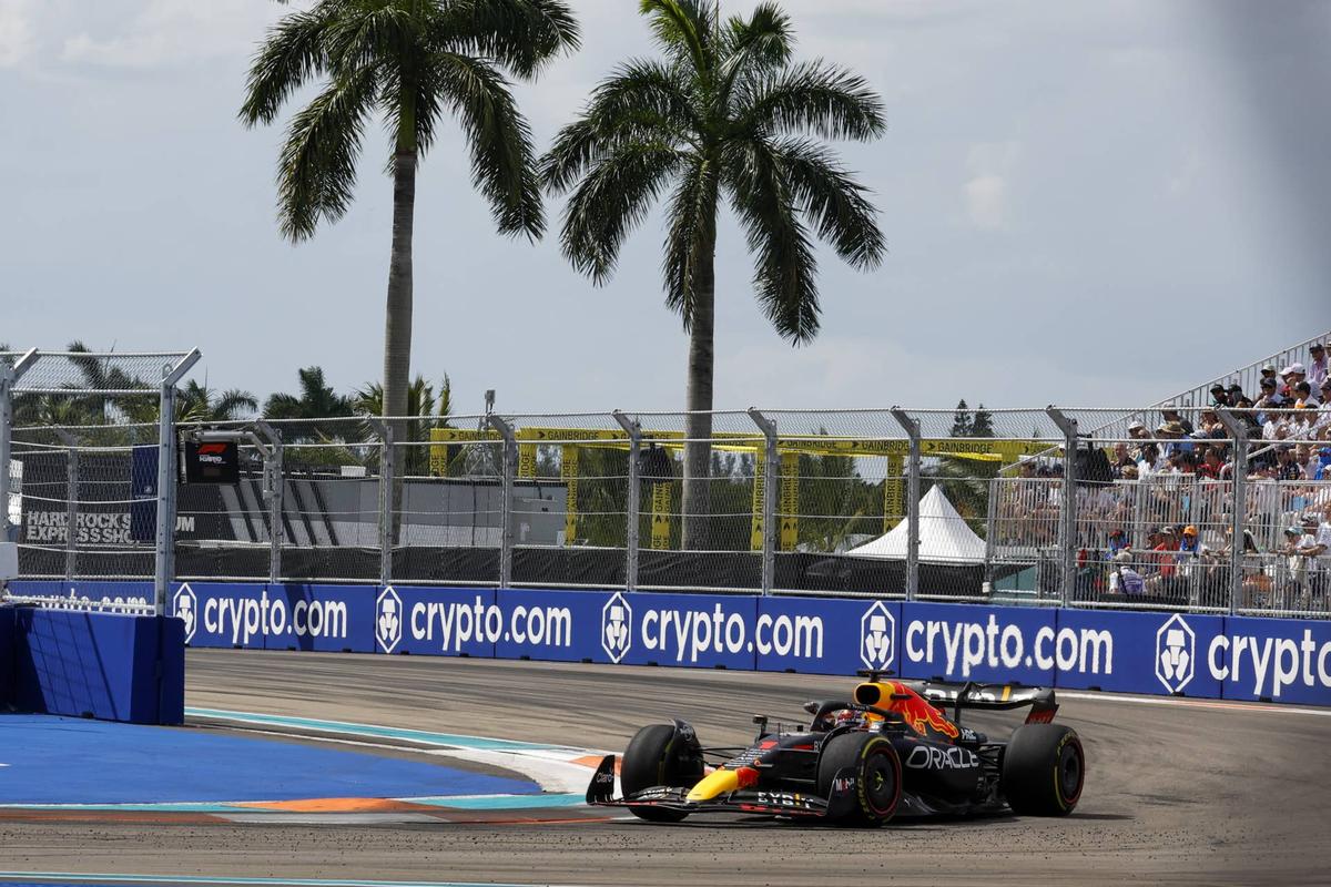  MIAMI GARDENS, FLORIDA - MAY 08: Belgian-Dutch driver Max Verstappen of Red Bull Racing competes during the Formula One Grand Prix of Miami at the Miami International Autodrome on May 08, 2022 in Miami Gardens, Florida. (Photo by Eva Marie Uzcategui Trinkl/Anadolu Agency via Getty Images) 