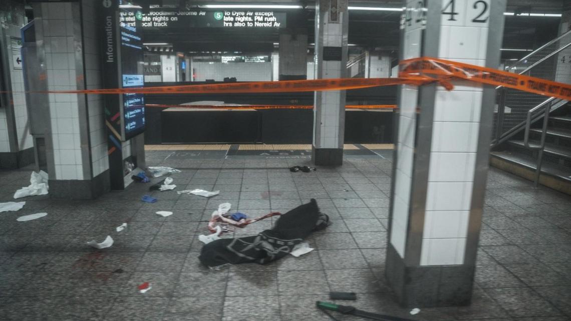 Man attacks 3 with machete, killed by police in Grand Central Station 