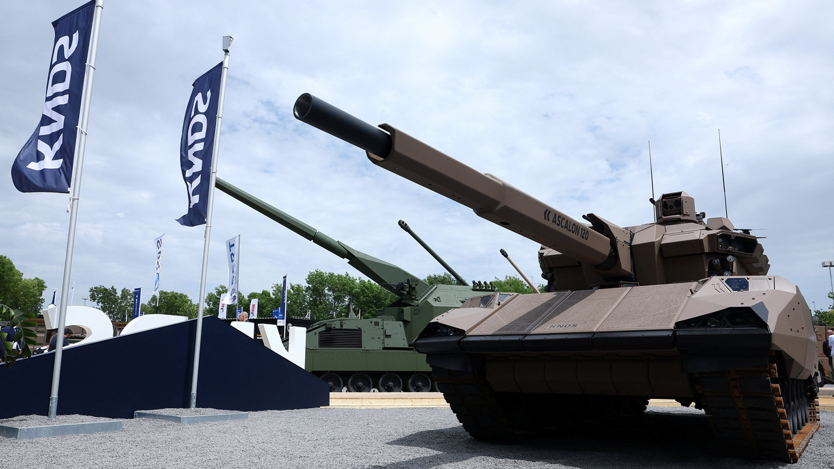 A pre-demonstrator of French interim main battle tank, the CAPINT MBT, produced by Franco-German tank maker KNDS is displayed at the Eurosatory international land and air defence and security trade fair in Villepinte near Paris, France, June 15, 2026. REUTERS/Alice Sacco
