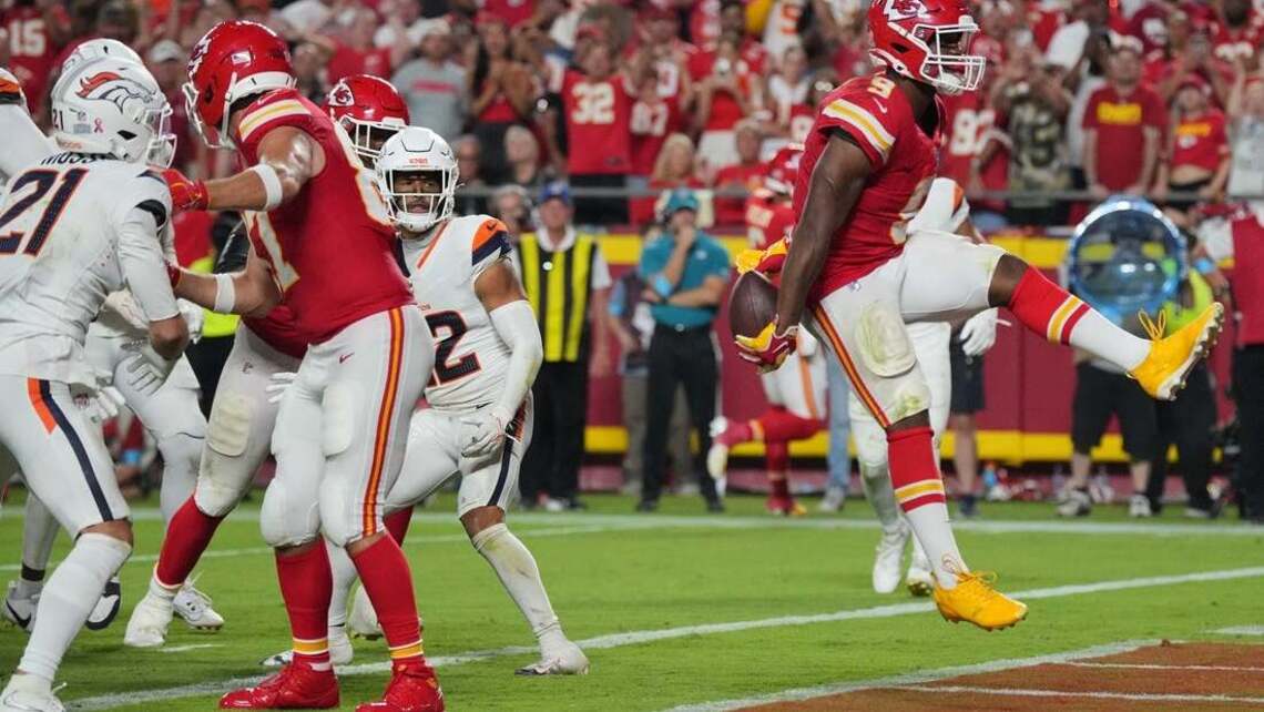 Walker III delivers KC masterpiece, Chiefs blast Broncos, 31-10