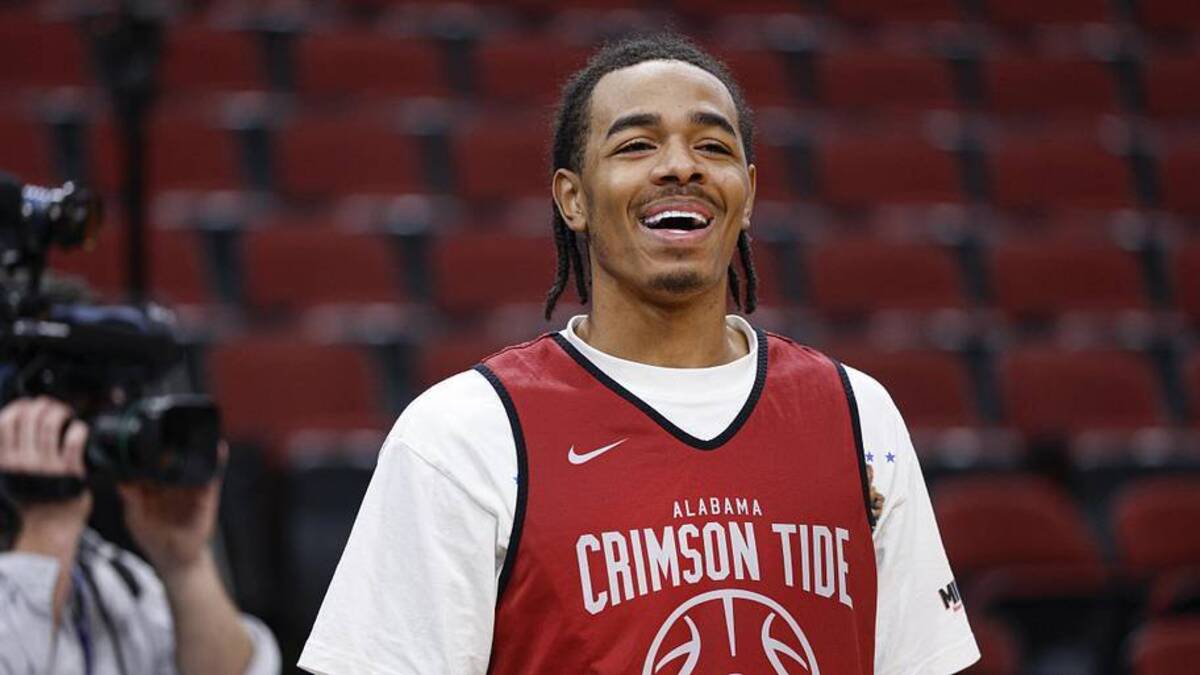  Mar 26, 2026; Chicago, IL, USA; Alabama Crimson Tide guard Labaron Philon (0) reacts during a practice session ahead of the Midwest regional of the men's 2026 NCAA Tournament at United Center. | Kamil Krzaczynski-Imagn Images 
