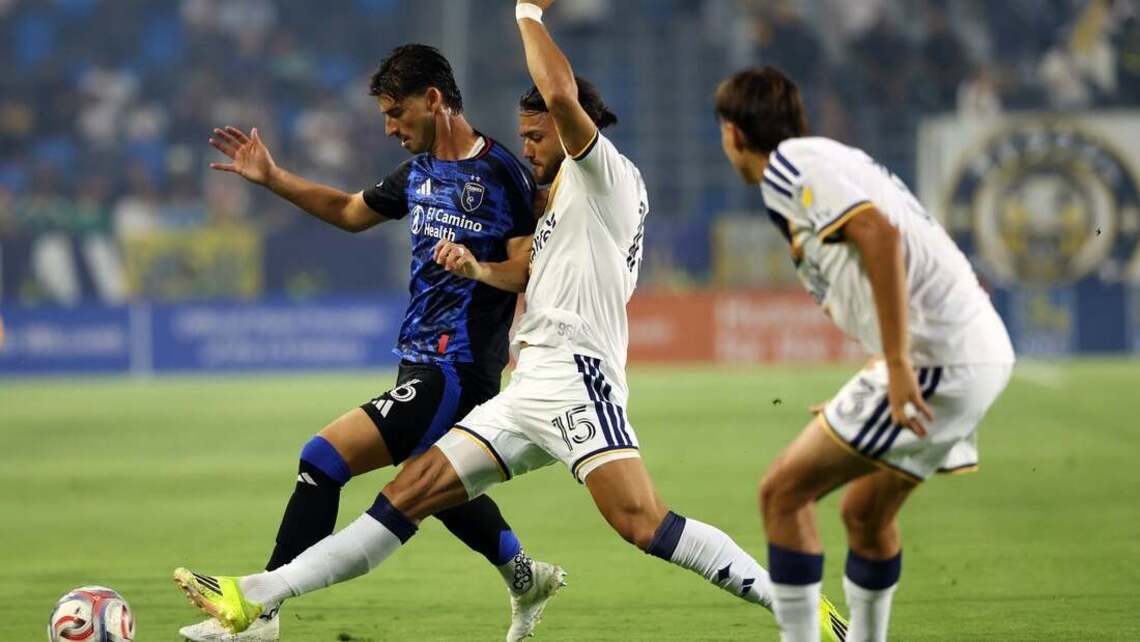 Joseph Paintsil's goal carries 10-man Galaxy past Quakes 