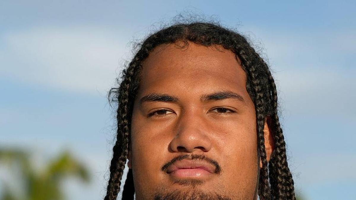  (#44) Keenyi Pepe, OL, 6'7, 330 pounds, for the white team, Class of 2026, during IMG's Academy Pro Day held at IMG's football field in Bradenton, FL on Thursday, Feb, 27, 2025. | Thomas Bender/ Sarasota Herald-Tribune / USA TODAY NETWORK via Imagn Images 
