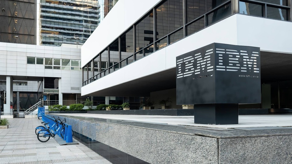 Oppenheimer sends warning on IBM after shares crash