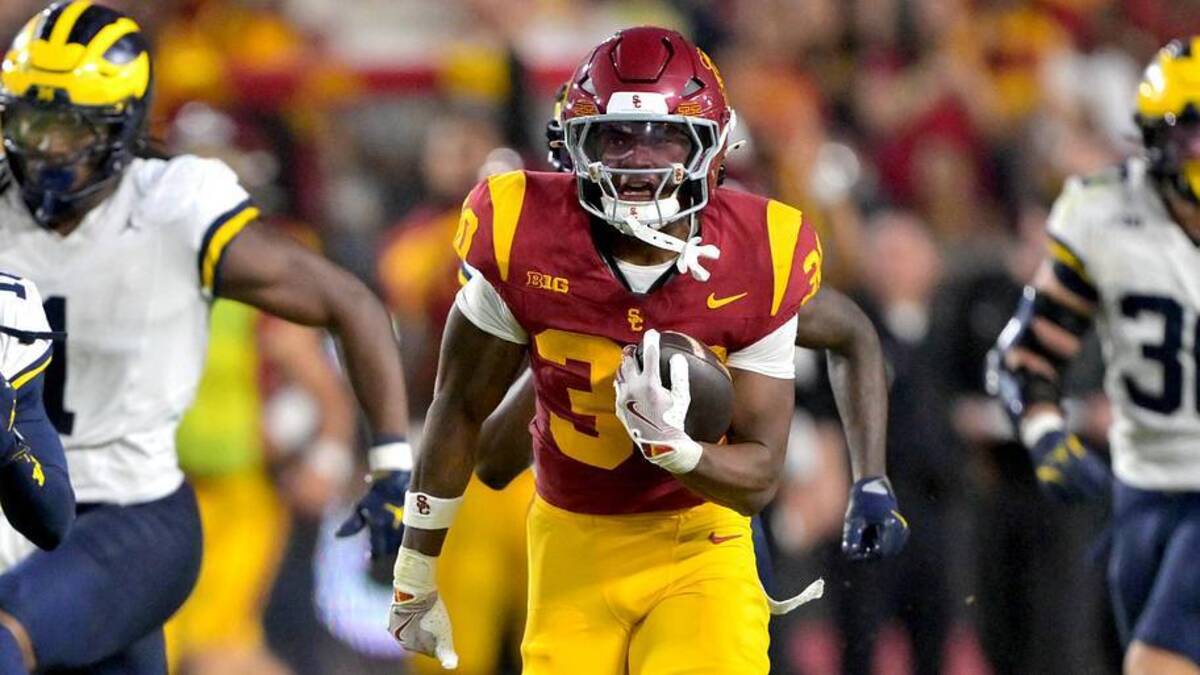  Oct 11, 2025; Los Angeles, California, USA; USC Trojans running back King Miller (30) runs to the 19-yard line in the second half against the Michigan Wolverines at United Airlines Field at the Los Angeles Memorial Coliseum. Mandatory Credit: Jayne Kamin-Oncea-Imagn Images | Jayne Kamin-Oncea-Imagn Images 