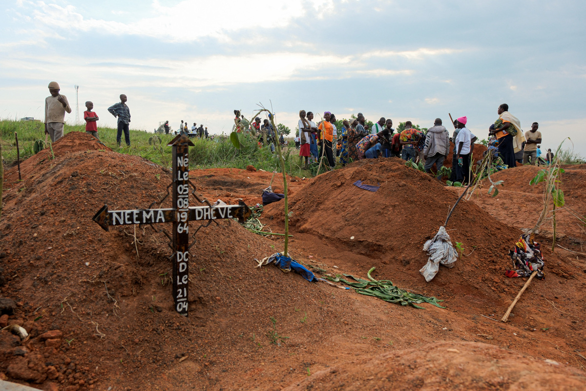 People of the Kigonze displaced persons camp attend the burial of people who died from Ebola at Nyamurongo Cemetery, one month after an Ebola outbreak was declared, in Bunia, eastern Democratic Republic of Congo, June 18, 2026. REUTERS/Gradel Muyisa Mumbere