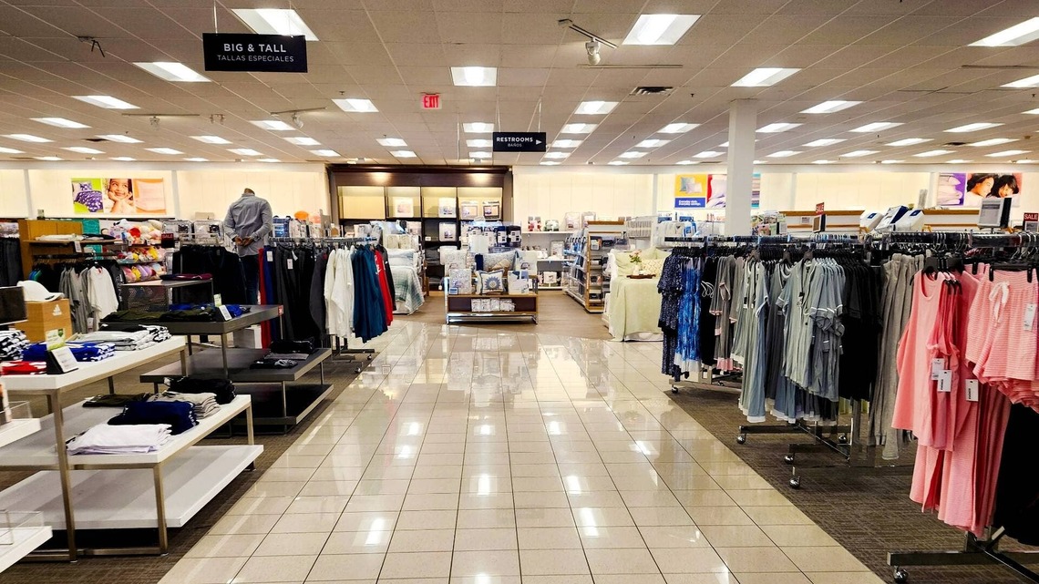 Kohl's expands celebrity partnerships with Bobby Flay and Martha Stewart 
