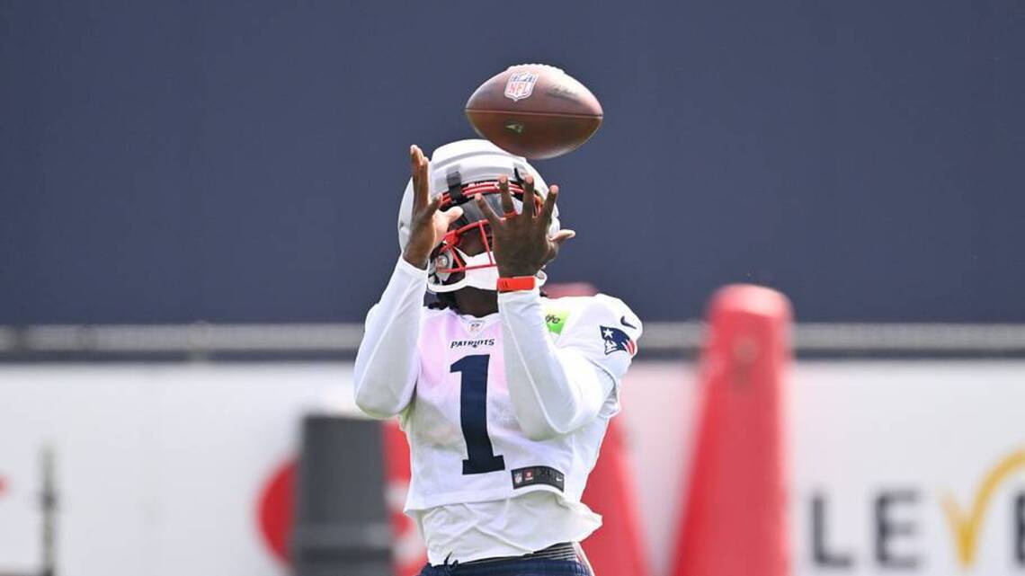 Overreactions to Day 1 of Eagles Joint Practice With Patriots: Offense Badly Misses A.J. Brown? 
