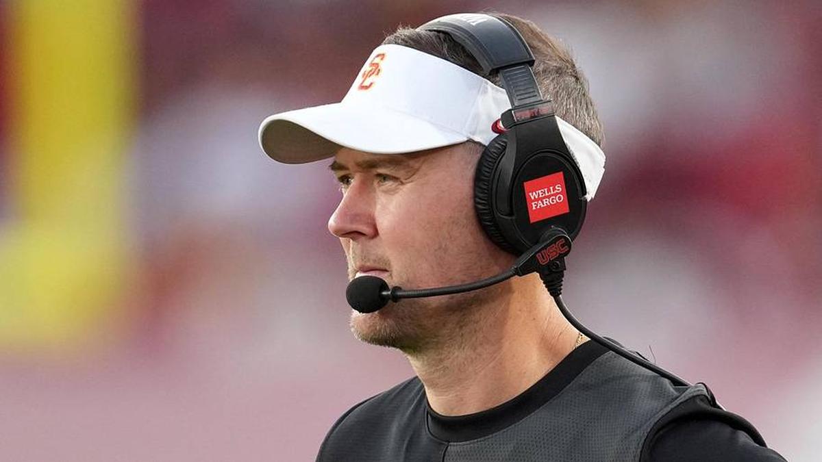  Aug 30, 2025; Los Angeles, California, USA; Southern California Trojans head coach Lincoln Riley watches from the sidelines against the Missouri State Bears in the first half at United Airlines Field at Los Angeles Memorial Coliseum. Mandatory Credit: Kirby Lee-Imagn Images | Kirby Lee-Imagn Images 