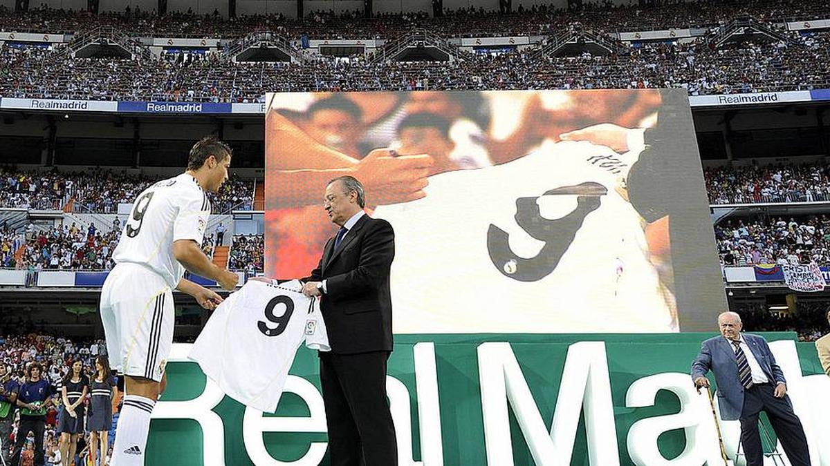  Cristiano Ronaldo arrived the summer after Pérez's return. | Dani Pozo/AFP via Getty Images) 